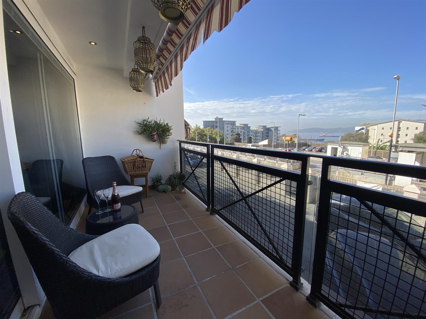 Image of House - 4 Bedrooms - 3 Bathrooms for Rental in South District-Gibraltar, Image 5